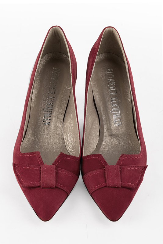 Cardinal red women's dress pumps, with a knot on the front. Tapered toe. Medium block heels. Top view - Florence KOOIJMAN